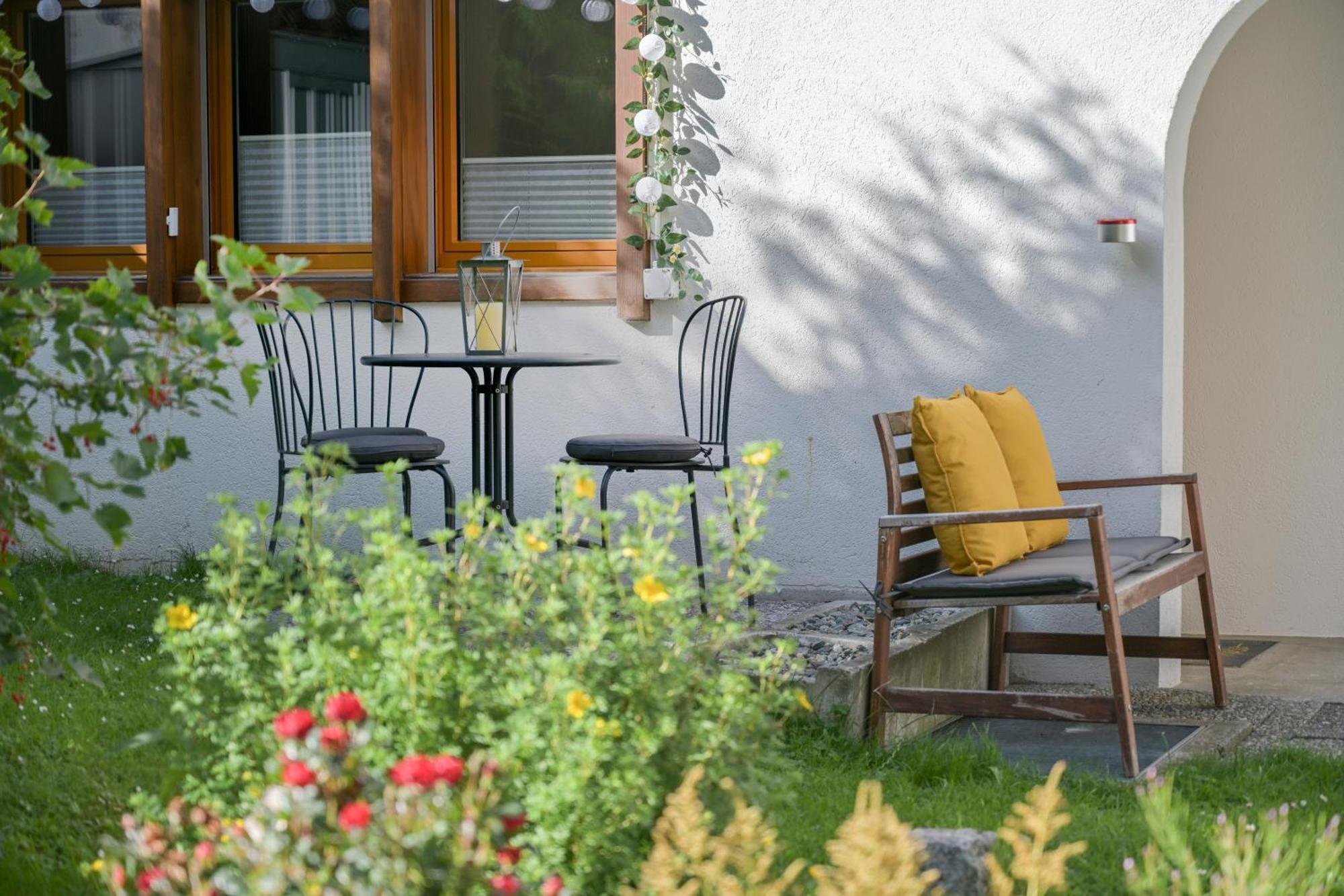 Ambassador Yellow Home Grächen Exteriör bild